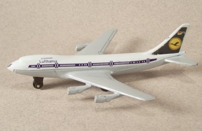 SB-10 747 Lufthansa loose.jpg