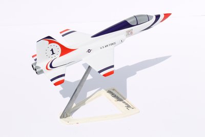 Fomaer T-38 Talon Thunderbirds.JPG