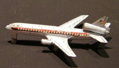 Tomy DC-10 002 Tomy DC-10 UAL sm.jpg