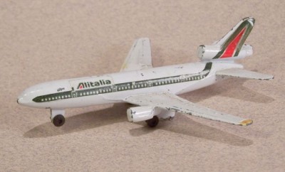 Mandarin 1105 DC-10 Alitalia loose.jpg